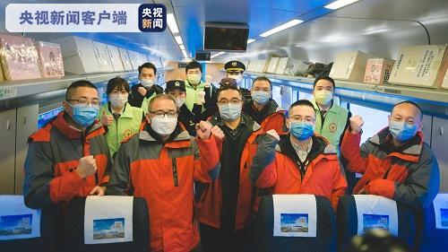 上海新冠肺炎病因诊断专家组赴武汉 开展新冠肺