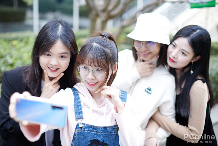 喜欢自拍的女生注意了！这里有一份秘籍送给大