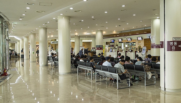 韩国确诊病例日增65% 31号患者疑为＂超级传播者