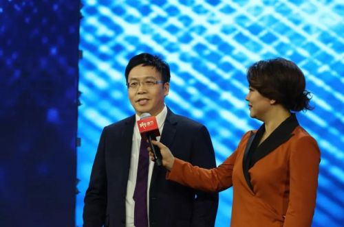 安吉恒林老总_德安吉洛·拉塞尔