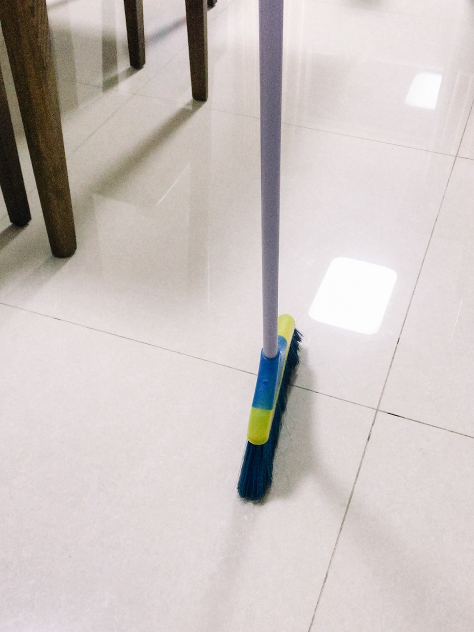 我豎起的掃帚。