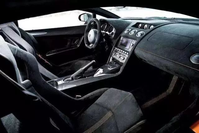 为什么高速上很难见到超跑?最后一点原因才是重点