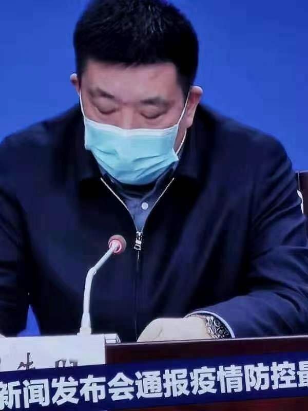 武汉市历任市长 武汉市长的疑似“豪表”和总理布满褶皱的旧皮带