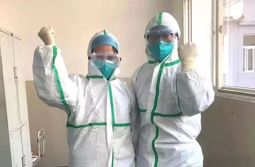 住院期间一直照顾张鹏的武汉普仁医院医护人员。