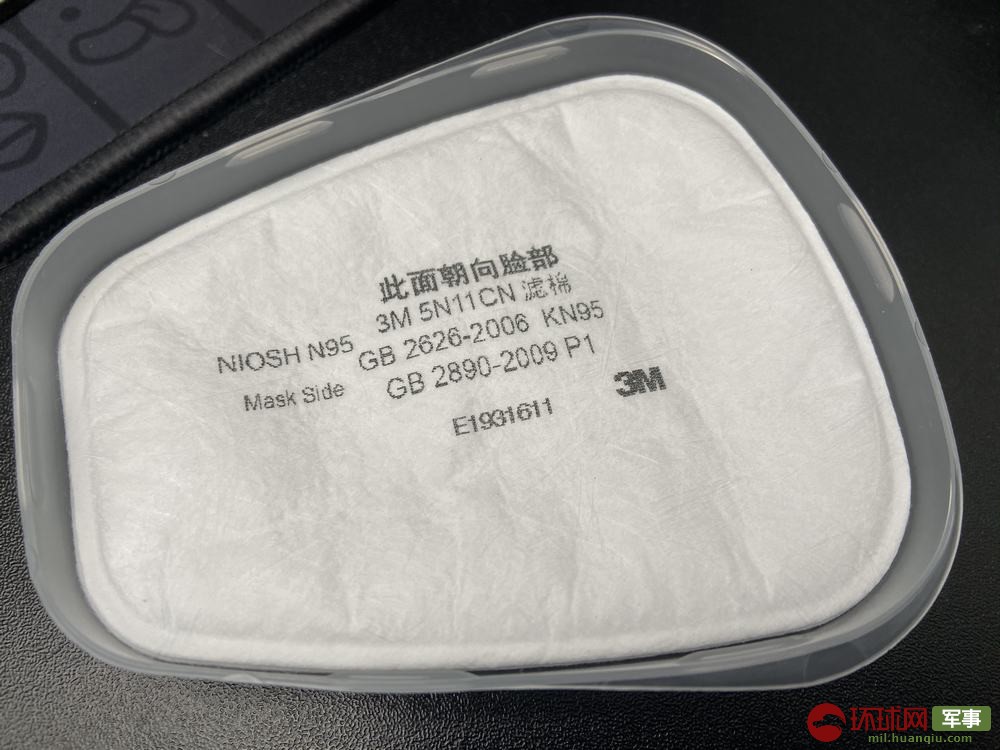 台军防化兵佩高级防护装备赴隔离区 滤棉却装反