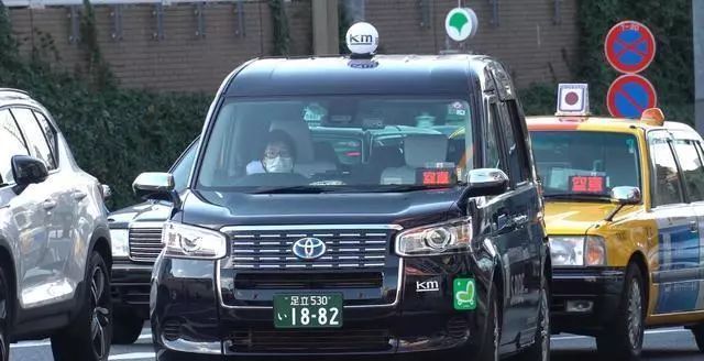 安倍被大批警卫突然带走,共同社直播临时终止,白宫:这下麻烦了