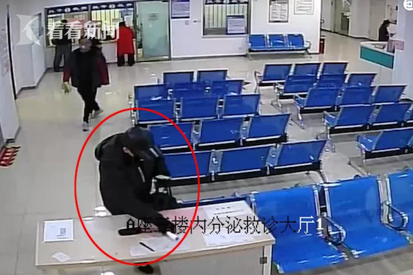 62岁大爷在医院顺走体温枪：放家里备用