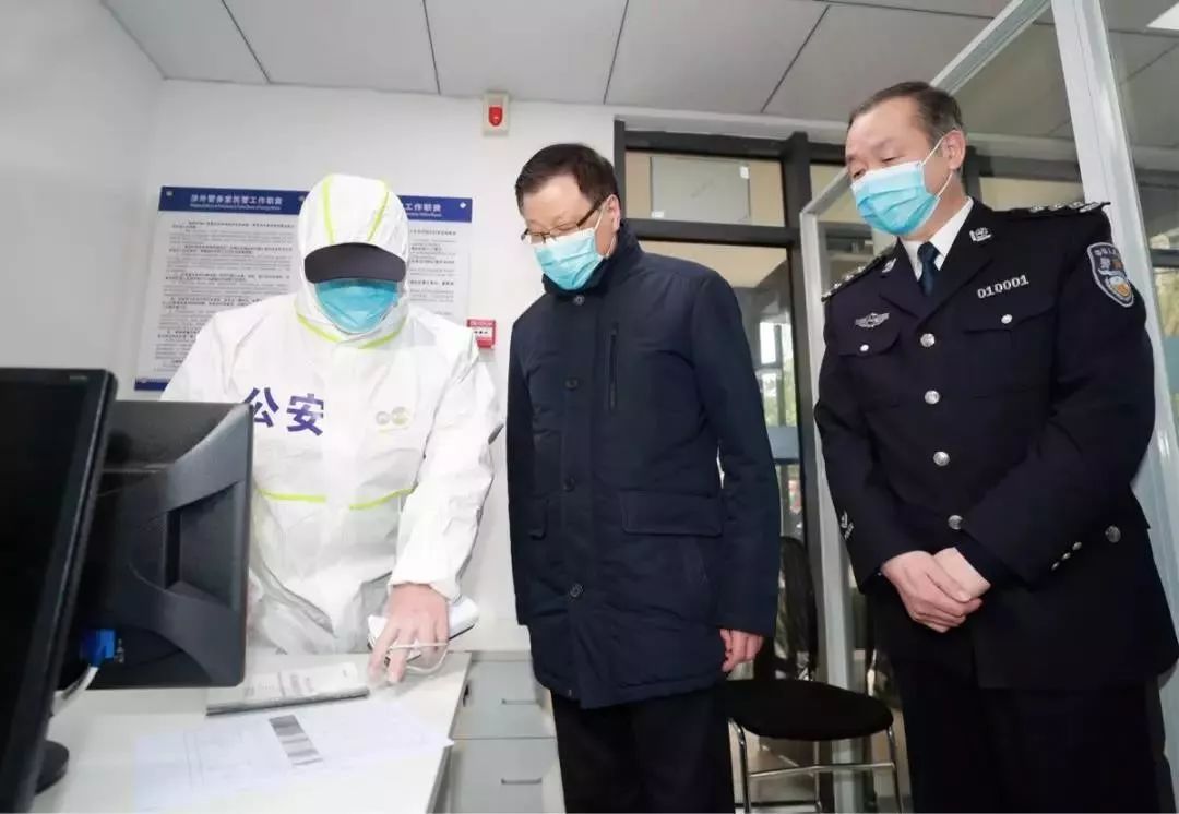 武汉市委书记要求当场签下责任状 疏漏立马问责