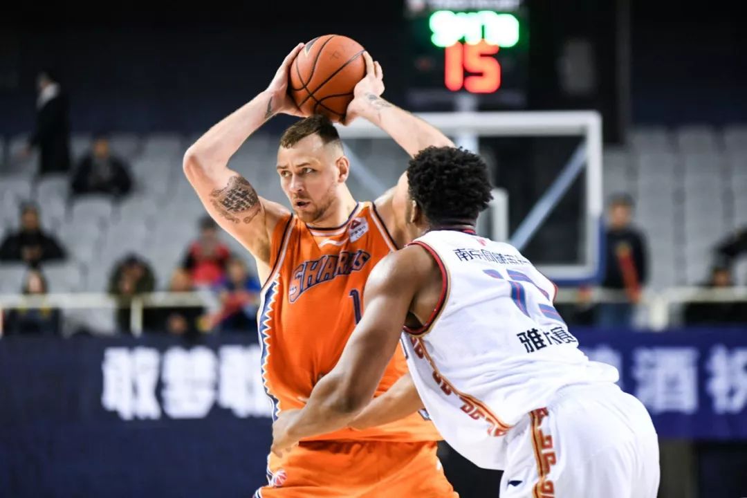 刚刚!他公开拒绝NBA合同!坚持留在中国!CBA历史第一外援诞生