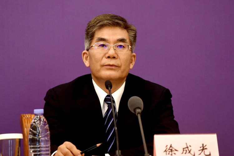 交通運輸部辦公廳主任徐成光回答記者提問。