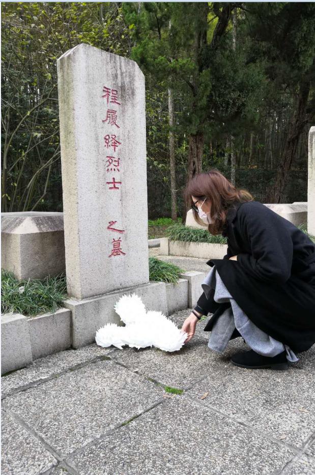 雨花台烈士纪念馆向英烈后代捐医疗物资,老人却默默转交给一线“逆行者”