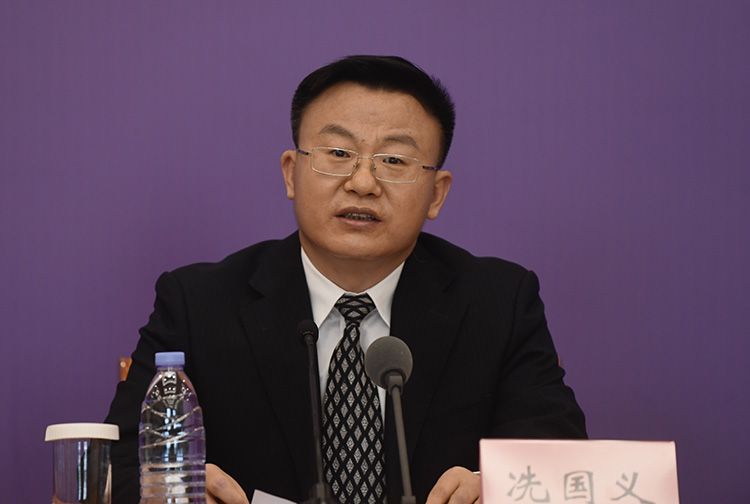 商务部服贸司司长冼国义回覆记者提问。
