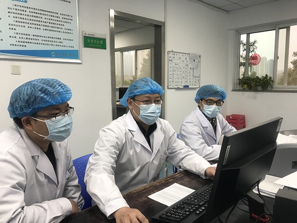 武汉市金银潭医院南四病区主任余亭