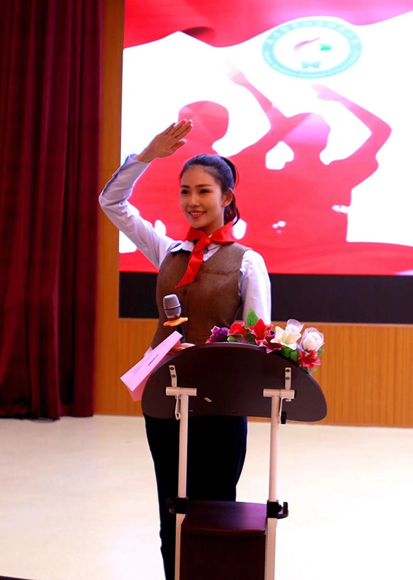 武汉市青山区钢花小学音乐教师华雨辰