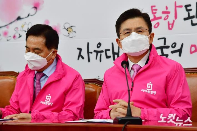 图左为韩国最大在野党党鞭沈在哲(nocutnews)