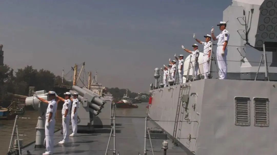 我海军第33批护航编队访问孟加拉国