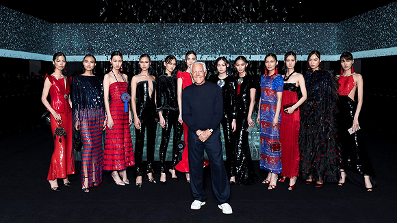 Giorgio Armani和12位身穿高定系列的中国模特 图片来源:Giorgio Armani