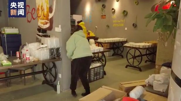 《两地书》第十六集｜陶红点赞“90后”餐馆老板