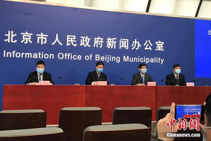2月25日,北京市疫情防控新闻发布会现场。陈杭 摄