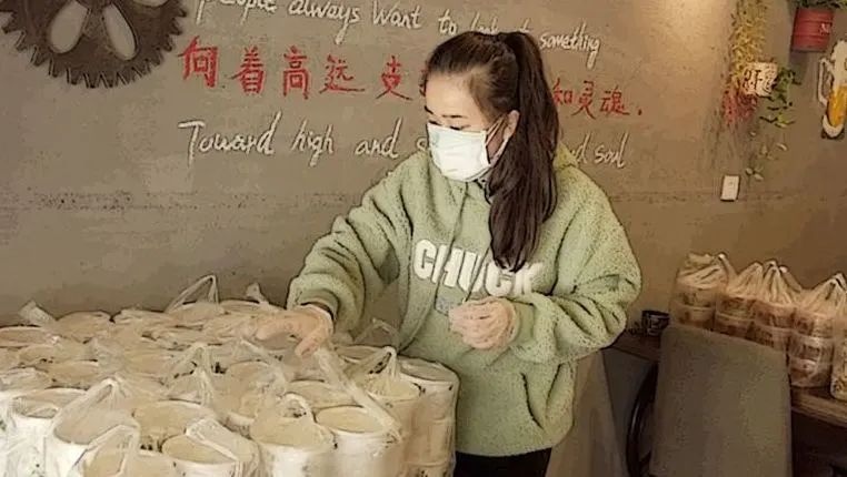 《两地书》第十六集｜陶红点赞“90后”餐馆老板