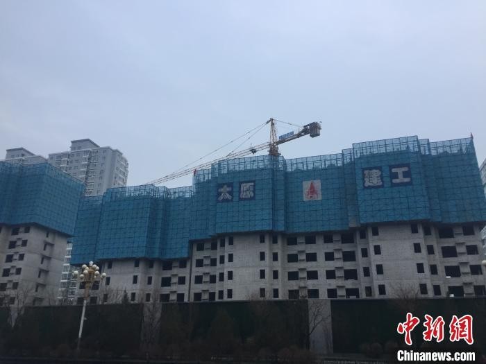 山西省推出“智慧建筑”建筑用工管理服务系统,方便农民工就近选择工作岗位。 高瑞峰 摄
