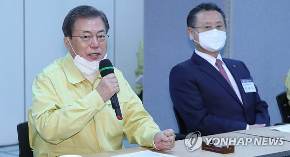 文在寅曾与确诊病例接触者开会 他应该居家隔离