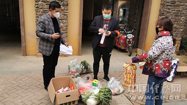【全景新闻】记者武汉直击:封闭管理后 社区如何保供给?_中国经济网