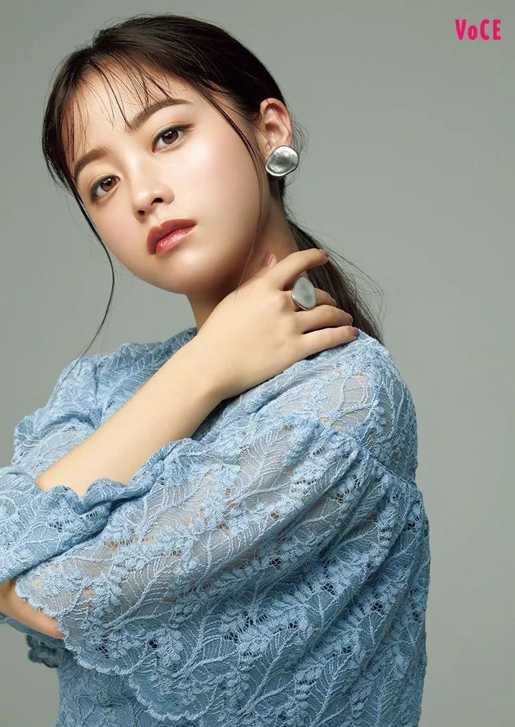 日本美女桥本环奈淡妆写真!肌肤水嫩玉臂白皙身材好