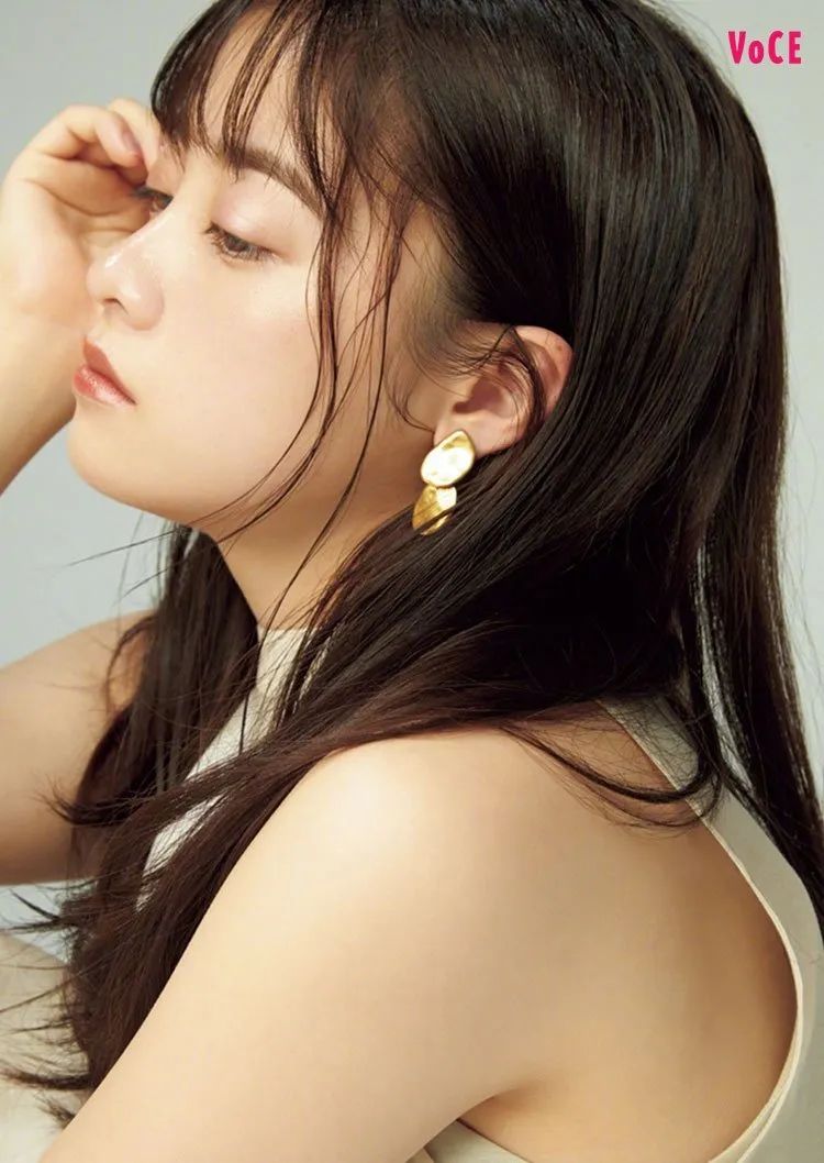 日本美女桥本环奈淡妆写真!肌肤水嫩玉臂白皙身材好
