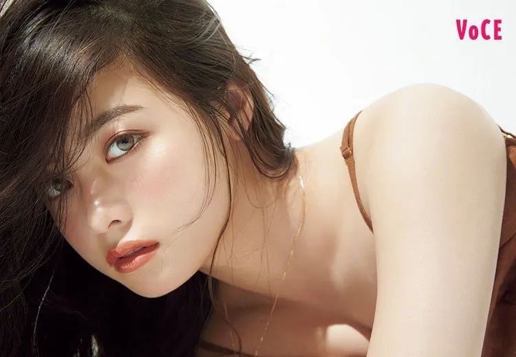 日本美女桥本环奈淡妆写真!肌肤水嫩玉臂白皙身材好