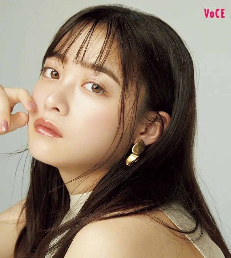 日本美女桥本环奈淡妆写真!肌肤水嫩玉臂白皙身材好