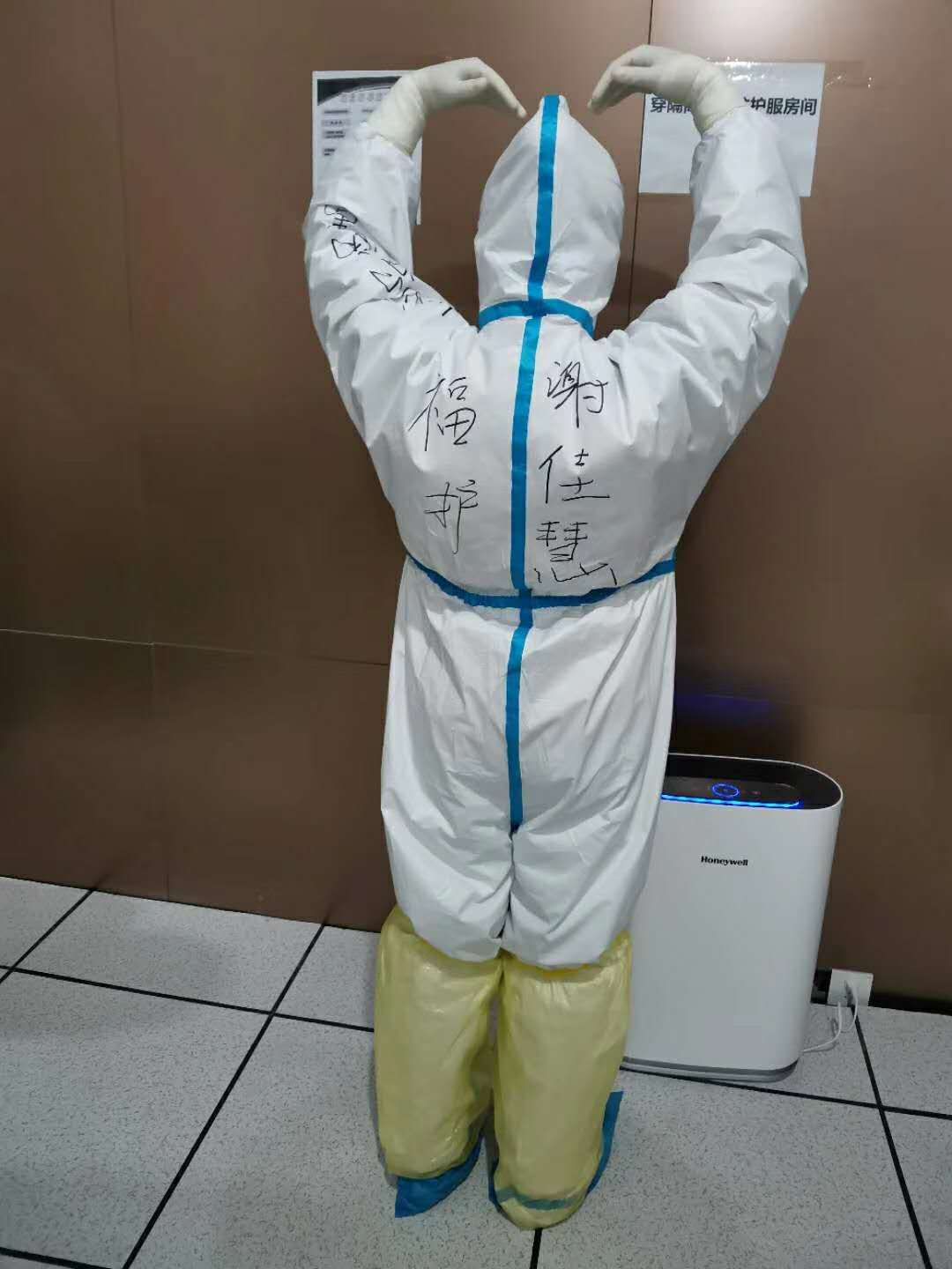 “没有生而勇敢,只有选择勇敢”——“00后”白衣战士成长记