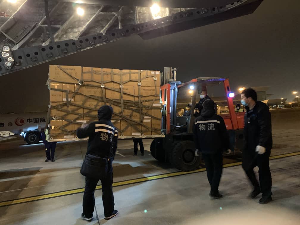 印度空军C17运输机飞抵武汉 送来15吨医疗物资(图