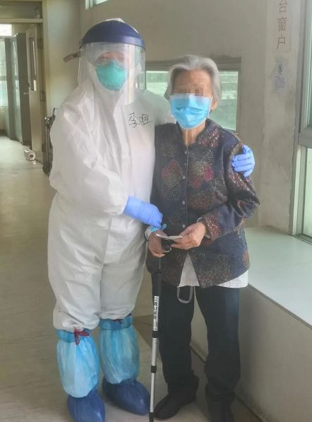 又有两名患者在海口出院!其中一名83岁,是目前最高龄患者