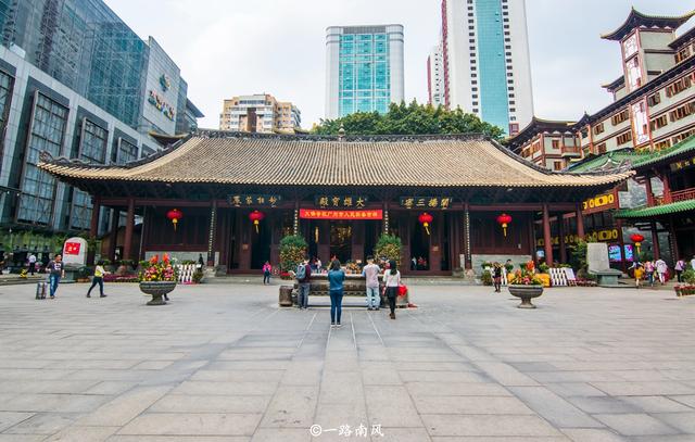 广州北京路步行街隐藏免费古寺,三尊大佛重30吨,游客并不多
