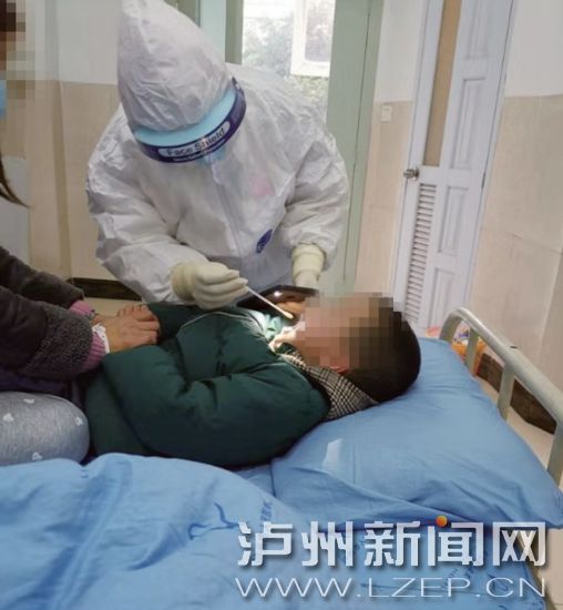 探访泸州战“疫”主战场:穿三层“铠甲”过三道门才能到达病房