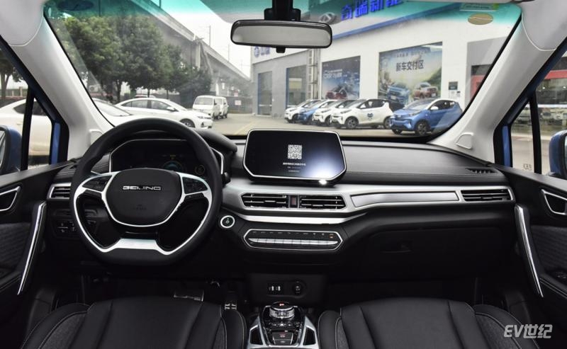 BEIJNG-EX3推出R500车型 续航421km售11.99-12.99万元