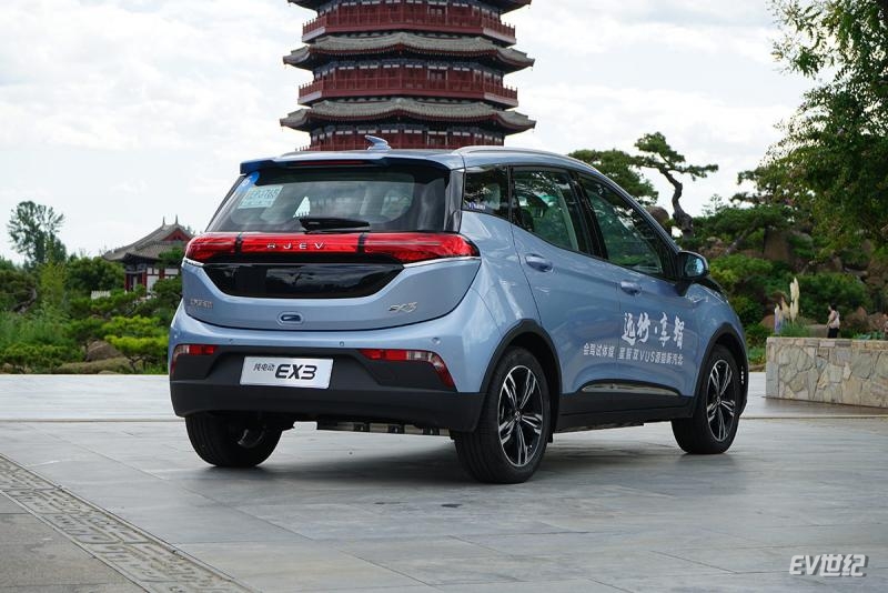 BEIJNG-EX3推出R500车型 续航421km售11.99-12.99万元