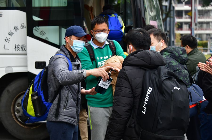 快递老总跑了_顺丰快递图片