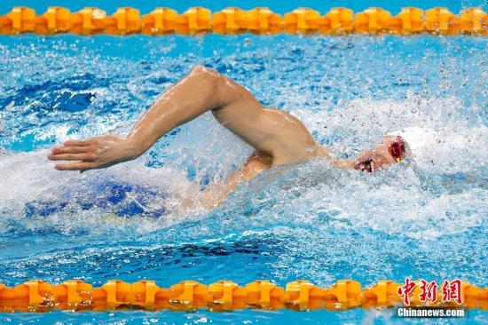 1月18日，在2020年国际泳联冠军游泳系列赛（北京站）男子200米自由泳决赛中，中国选手孙杨以1分45秒55的成绩获得冠军。中新社记者 富田 摄
