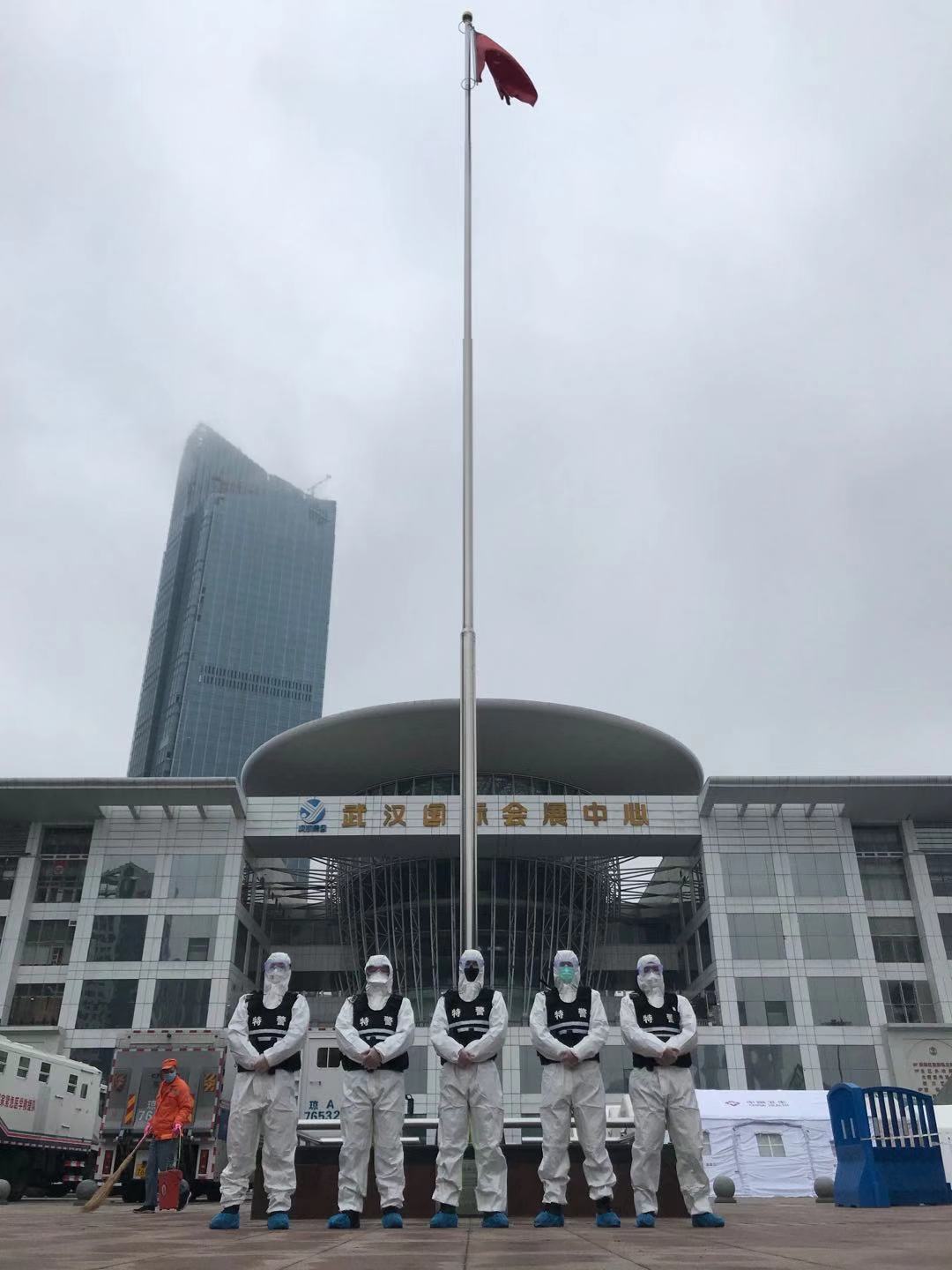 【武汉日记】武汉一线民警:穿尿不湿执勤,每天6小时不能吃喝,身边有两个兄弟倒下了