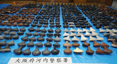 警方查获的被盗自行车座（时事通信社）