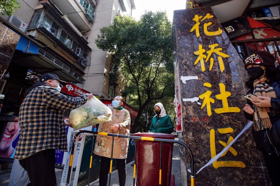 捐赠爱心蔬菜烂在仓 是时候算算这笔糊涂帐了！