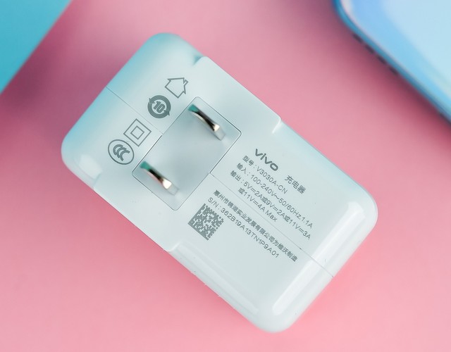 vivo 44W Super FlashCharge电源适配器