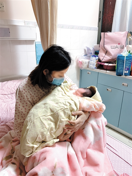 罗鹏的妻子和刚出生的儿子  广东医科大学供图