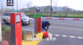 这张对比照刷屏网络后 母亲才知女儿去了疫情一