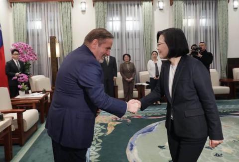 蔡英文與歐洲在臺理事長見面,聲稱全球防疫不該排除臺灣。(圖源:“中國時報”)