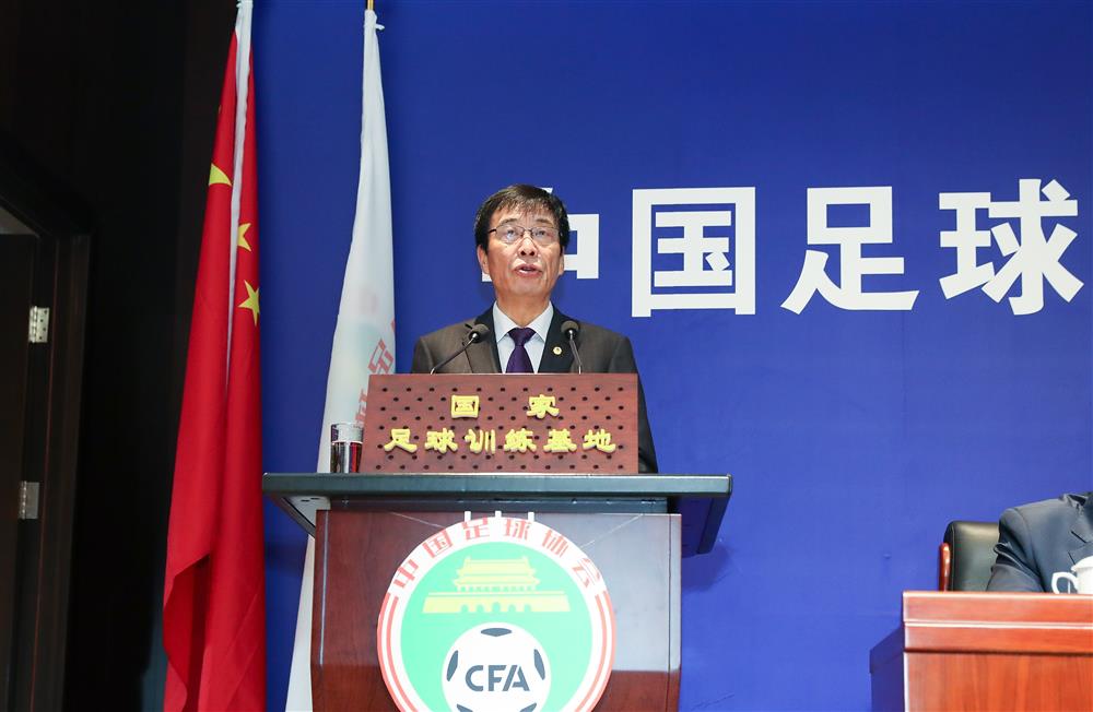  图说：两大联赛的各家俱乐部很头疼，两大体育行业协会的“掌门人”姚明和陈戌源更头疼。