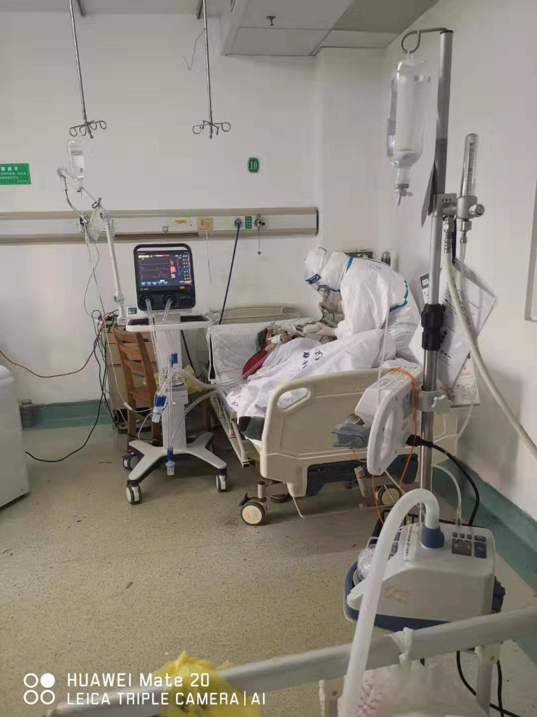 我和患病医生成了好姐妹 相约痊愈后并肩作战