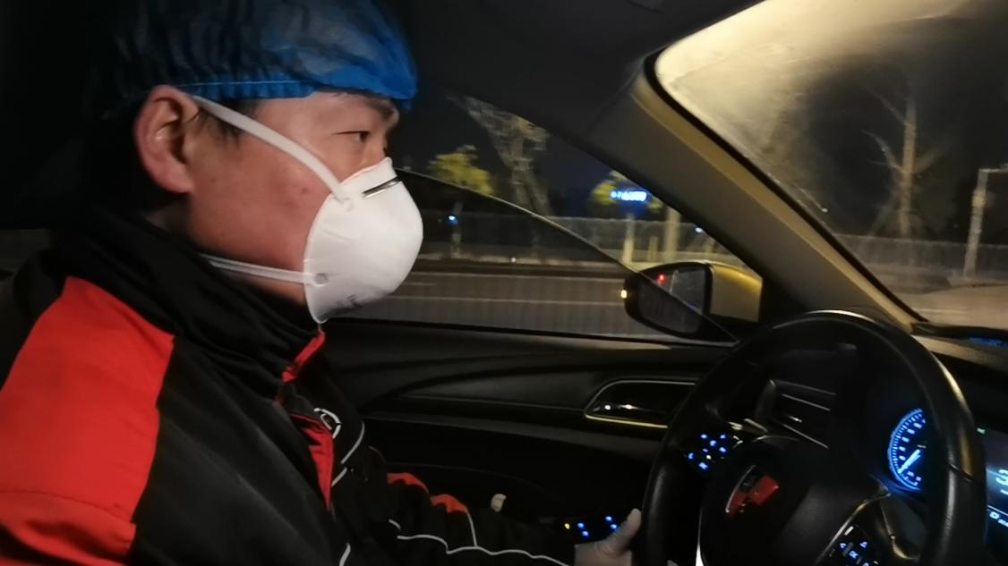 为志愿接送武汉金银潭医院医护人员 他向家人撒